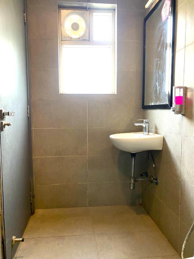 ניו דלהי Qotel Hotel Ip Residency East Delhi Preet Vihar מראה חיצוני תמונה